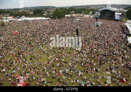 La foule devant la scène principale au Festival de l'île de Wight, à Seaclose Park, Newport, Ile de Wight. Banque D'Images