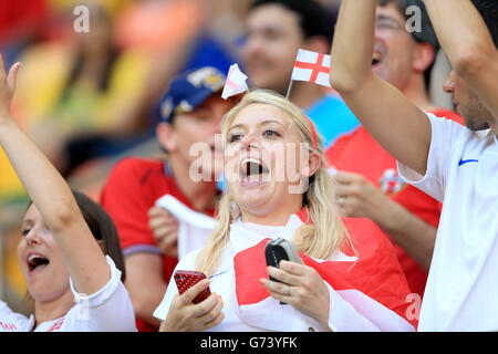 Football - coupe du monde de la FIFA 2014 - Groupe D - Angleterre / Italie - Arena da Amazonia.Un fan d'Angleterre soutient son équipe dans les tribunes lors de la coupe du monde de la FIFA, match du groupe D à l'Arena da Amazonia, Manaus, Brésil. Banque D'Images