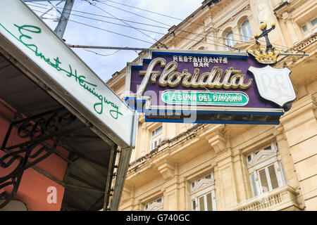 Bar El Floridita dans Calle Obispo, une fois qu'un célèbre Hemingway et hanter maintenant une attraction touristique dans la Vieille Havane, Cuba Banque D'Images