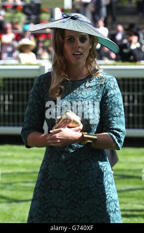 Courses hippiques - Réunion Royal Ascot 2014 - première journée - Hippodrome d'Ascot.Princesse Beatrice lors de la première journée de la rencontre royale d'Ascot de 2014 à l'hippodrome d'Ascot, Berkshire. Banque D'Images