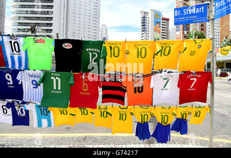 Football - coupe du monde de la FIFA 2014 - Groupe G - Allemagne / Ghana - Estadio Castelao.Chemises en vente dans les rues de Fortaleza Banque D'Images