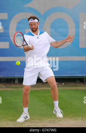 Miloslav Mecir de Slovaquie en action contre Nick Kyrgios d'Australie lors du défi AEGON Nottingham au centre de tennis de Nottingham, à Nottingham. APPUYEZ SUR ASSOCIATION photo. Date de la photo: Vendredi 13 juin 2014. Voir PA Story TENNIS Nottingham. Le crédit photo devrait se lire comme suit : Tim Goode/PA Wire Banque D'Images