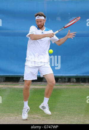 Miloslav Mecir de Slovaquie en action contre Nick Kyrgios d'Australie lors du défi AEGON Nottingham au centre de tennis de Nottingham, à Nottingham. Banque D'Images