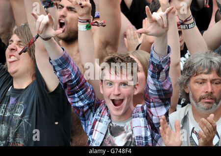 Télécharger Festival 2014 - Day One - Donington Park.Les fans de rock pendant la première journée du festival de téléchargement 2014 à Donington Park. Banque D'Images