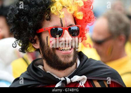 Un fan de Belgique montre son soutien à son équipe avant le coup d'envoi Banque D'Images