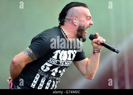 Jesse Leach de Killswitch engage se produit pendant la deuxième journée du Festival de téléchargement 2014 à Donington Park. Banque D'Images