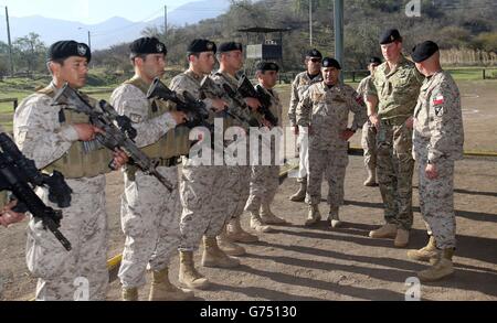 Le Prince Harry rencontre des membres de la Brigade des opérations spéciales du Chili à Peldehue, à l'extérieur de Santiago, au Chili. Banque D'Images