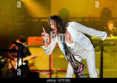 Steven Tyler d'Aerosmith se produit au cours de la troisième journée du Festival de téléchargement de 2014 à Donington Park. Banque D'Images