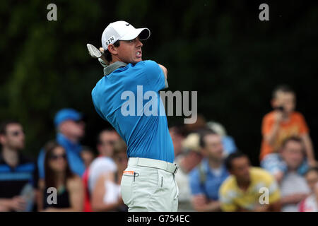 Rory McIlroy joue son deuxième tir le 2e jour de l'Open d'Irlande de 2014 à Fota Island Resort, comté de Cork, Irlande. Banque D'Images