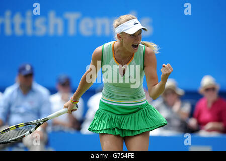 Caroline Wozniacki fête sa victoire contre Angelique Curber lors de l'AEGON International à Devonshire Park, Eastbourne. Banque D'Images