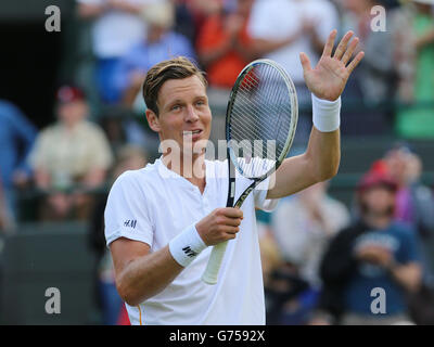 Tomas Berdych, en République tchèque, célèbre la défaite de Bernard Tomic en Australie lors du troisième jour des championnats de Wimbledon au All England Lawn tennis and Croquet Club, Wimbledon. Banque D'Images