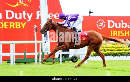 L'Australie et Joseph O'Brien remportent le Dubai Duty Free Irish Derby pendant la deuxième journée du Dubai Duty Free Irish Derby Festival au Curragh Racecourse, Co Kildare, Irlande. Banque D'Images