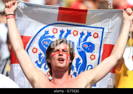 Football - coupe du monde de la FIFA 2014 - Groupe D - Costa Rica / Angleterre - Estadio Mineirao.Un fan d'Angleterre montre son soutien avant la coupe du monde de la FIFA, le match du Groupe D à l'Estadio Mineirao, Belo Horizonte, Brésil. Banque D'Images