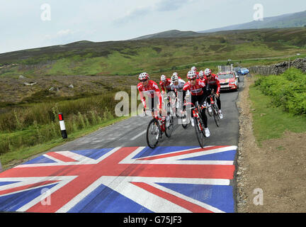 Cyclisme - Prévisualisations Tour de France - troisième jour.L'équipe Lotto Belisol s'attaque à une ascension près de Leyburn lors d'une course d'entraînement sur le parcours de la phase 1 de la course entre Leeds et Harrogate. Banque D'Images