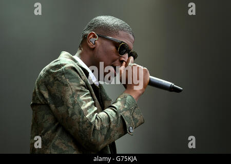 Labrinth se présentant sur scène pendant la première journée du Wireless Festival à Perry Park, Birmingham.APPUYEZ SUR ASSOCIATION photo.Date de la photo : vendredi 4 juillet 2014.Le crédit photo devrait se lire comme suit : Joe Giddens/PA Wire Banque D'Images