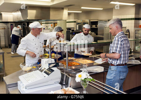 La production alimentaire à la cantine. Banque D'Images