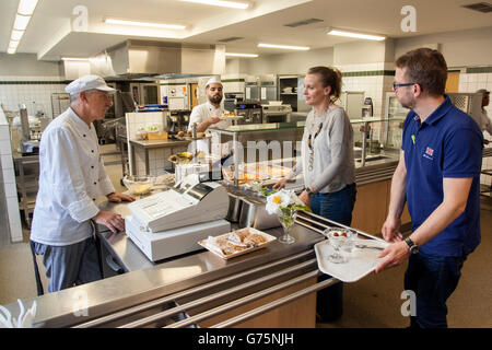 La production alimentaire à la cantine. Banque D'Images