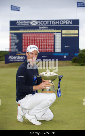 Golf - Aberdeen Asset Management Scottish Open - quatrième jour - Royal Aberdeen.Justin Rose avec le Scottish Open Trophy après avoir remporté l'Aberdeen Asset Management Scottish Open au Royal Aberdeen, Aberdeen. Banque D'Images