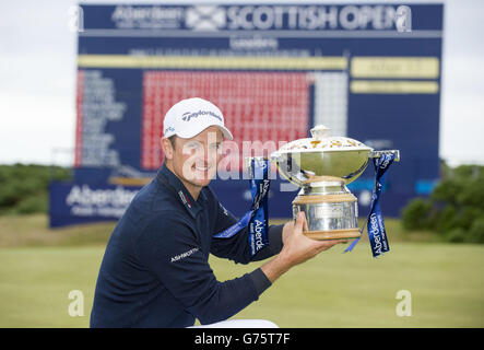 Golf - Aberdeen Asset Management Scottish Open - quatrième jour - Royal Aberdeen.Justin Rose avec le Scottish Open Trophy après avoir remporté l'Aberdeen Asset Management Scottish Open au Royal Aberdeen, Aberdeen. Banque D'Images