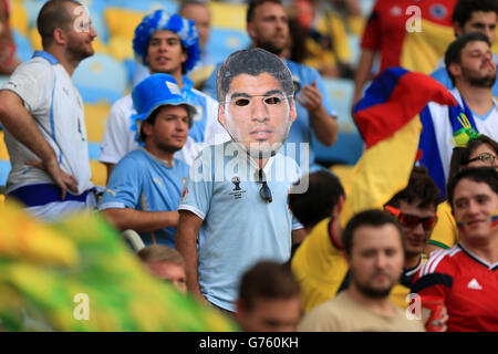 Un fan de l'Uruguay montre son soutien à Luis Suarez dans les stands avant la coupe du monde de la FIFA, Round of 16 match à l'Estadio do Maracana, Rio de Janeiro, Brésil. Banque D'Images