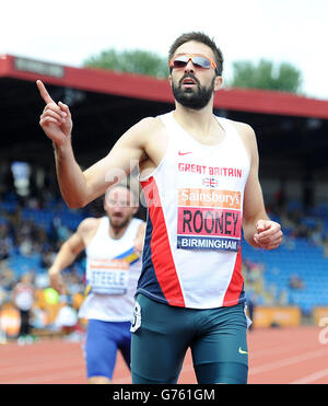 Athlétisme - Sainsbury's British Championships - deuxième jour - Alexander Stadium.Martyn Rooney célèbre la victoire du 400m masculin lors des Championnats britanniques de Sainsbury au stade Alexander, à Birmingham. Banque D'Images