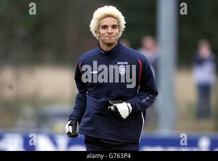 L'Angleterre et le gardien du jambon de l'Ouest David James lors d'une séance d'entraînement de l'équipe de football de l'Angleterre à Woodlesford près de Leeds, devant l'International friendly Against Italy mercredi à Elland Road. Banque D'Images