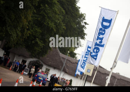 Courses hippiques - Festival de juillet - Darley July Cup Day - Hippodrome de Newmarket. Darley Branding à Newmarket Racecourse Banque D'Images