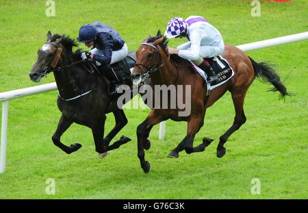 Le fleuve Mékong et le jockey Seamus Heffernan (à gauche) se mettent en route vers la victoire dans les piquets internationaux Friarstown Stud au cours du deuxième jour du festival Dubai Duty Free Irish Derby Festival au Curragh Racecourse, Co Kildare, Irlande. Banque D'Images