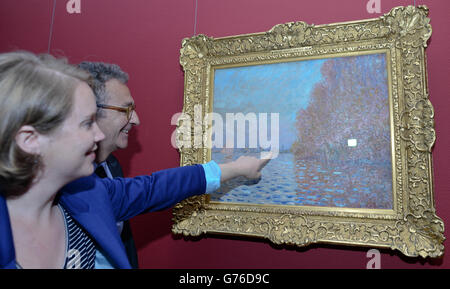 8 millions d'œuvres de Claude Monet tout sauf détruite quand un homme a mis son poing à travers elle est une fois de plus suspendu où il appartient après une restauration laboriante dans la Galerie nationale d'Irlande, Dublin. Banque D'Images