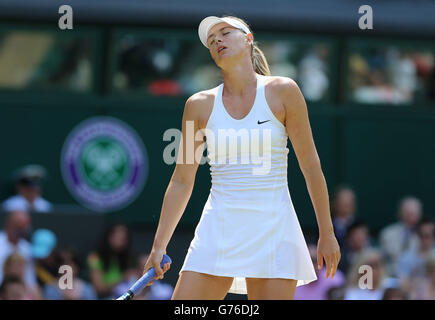 Maria Sharapova, de Russie, réagit à son match contre le curber Angélique d'Allemagne lors du neuvième jour des championnats de Wimbledon au All England Lawn tennis and Croquet Club, Wimbledon. Banque D'Images