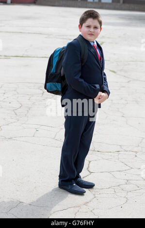 Les étudiants de l'école avec un sac à dos va de l'école Banque D'Images