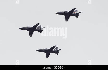 Un flipaste que la reine Elizabeth II a officiellement nommé le nouveau porte-avions de la Royal Navy HMS Queen Elizabeth lors d'une visite au chantier naval de Rosyth en Écosse. Banque D'Images