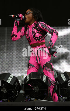 Azealia Banks se produit sur scène le premier jour du Wireless Festival à Perry Park, Birmingham. APPUYEZ SUR ASSOCIATION photo. Date de la photo : vendredi 4 juillet 2014. Voir l'histoire de PA SHOWBIZ Wireless. Le crédit photo devrait se lire comme suit : Joe Giddens/PA Wire Banque D'Images