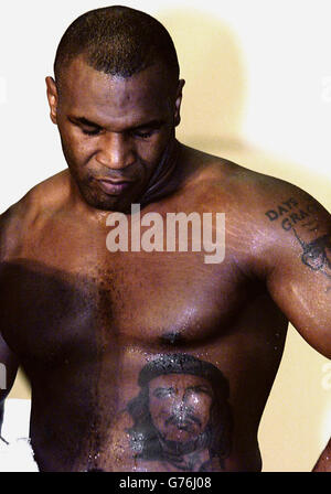 Le boxeur américain à poids lourd Mike Tyson lors de son entraînement ouvert au casino Fitzgerald de Tunica, avant le titre de poids lourd mondial de combat avec la Grande-Bretagne Lennox Lewisin Memphis.Mardi 4 juin 2002. Banque D'Images