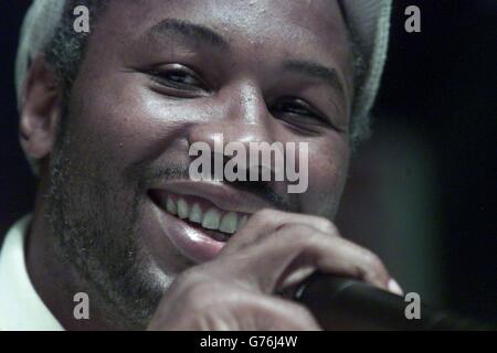 Champion du monde à fort poids Lennox Lewis lors d'une conférence de presse, au casino sam's Town à Tunica avant son combat avec Mike Tyson. Banque D'Images