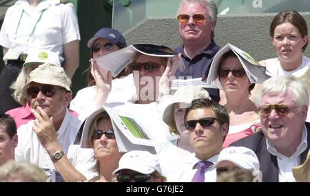 Wimbledon 2002 - foule watch Safin Banque D'Images