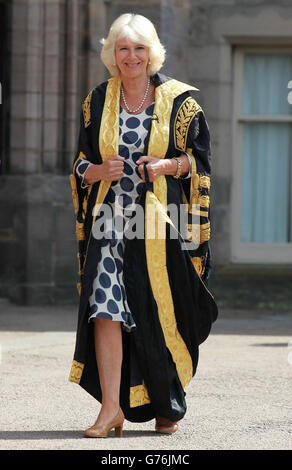 La duchesse de Cornwall arrive à l'Université d'Aberdeen où elle présentera ses diplômes lors d'une cérémonie de remise des diplômes à Elphinstone Hall. Banque D'Images