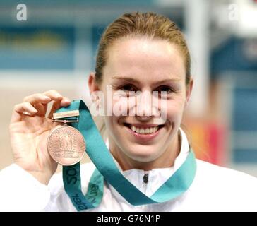 Jane Smith, en Angleterre, remporte le bronze au tremplin féminin de 1 mètre au Manchester Aquatic Centre, à Manchester. Banque D'Images