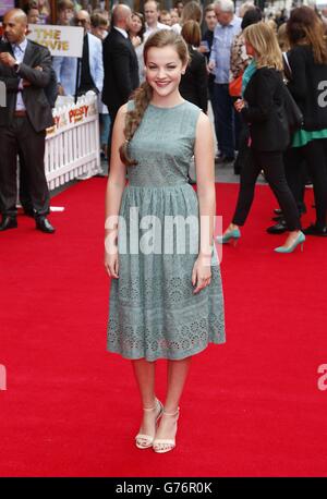 Izzy Meikle-Small assiste à la première de Pudsey The Dog: The Movie, qui s'est tenue à vue West End, Leicester Square, Londres. Banque D'Images