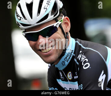 Omega Pharma - Quick-Step Mark Cavendish attend de commencer sa session de formation sur la route Tour de France avant le Grand départ samedi. Banque D'Images