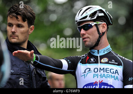 Omega Pharma - Quick-Step Mark Cavendish attend de commencer sa session de formation sur la route Tour de France avant le Grand départ samedi. Banque D'Images
