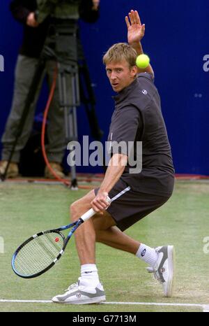 Wayne Arthurs d'Australie lors de sa demi-finale victoire de 7-6 , 6-2 sur Michel Kratochvil de Suisse dans le Samsung Open de Nottingham. Banque D'Images