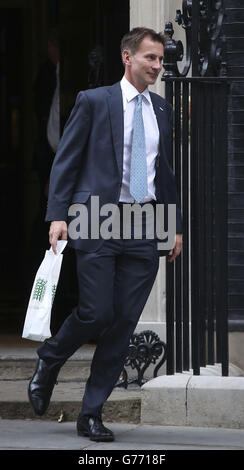 Le secrétaire à la Santé Jeremy Hunt quitte 10 Downing Sreet dans le centre de Londres après une réunion du cabinet. Banque D'Images