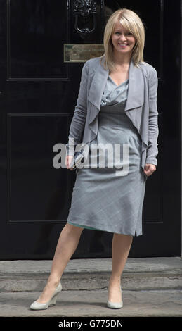 Le ministre de l'emploi et des incapacités Esther McVey arrive à Downing Street, Londres, alors que le Premier ministre David Cameron commence à mettre en place sa nouvelle équipe ministérielle. Banque D'Images