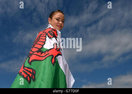 Sport - Jeux du Commonwealth 2014 - Aperçu troisième jour.Pays de Galles gymnaste Francesca Jones lors de l'annonce du porteur du drapeau au village des athlètes de Glasgow, lors des Jeux du Commonwealth de 2014. Banque D'Images