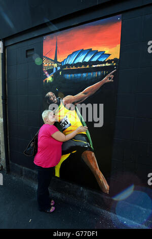 Une murale présentant Usain Bolt et Mo Farah dans la zone de Parkhead de Glasgow avant le début des Jeux du Commonwealth. Banque D'Images