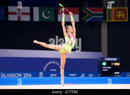 Laura Halford, du pays de Galles, participe à la finale de l'équipe de gymnastique rythmique et à la qualification individuelle à SSE Hydro lors des Jeux du Commonwealth de 2014 à Glasgow. Banque D'Images