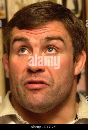 Jason Leonard, joueur de rugby d'Angleterre, parle aux médias dans l'hôtel d'équipe, Bagshot, avant le match de l'Angleterre contre l'Écosse à Twickenham samedi au championnat RBS 6 Nations. Banque D'Images