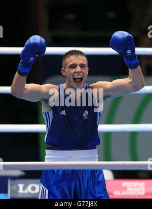 Josh Taylor, en Écosse, célèbre sa victoire sur Zack Davies, au pays de Galles, lors du match du quart de finale de Welter léger pour hommes au SECC, lors des Jeux du Commonwealth de 2014 à Glasgow. Banque D'Images