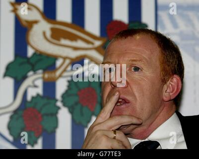 Gary Megson, directeur du club de football de West Bromwich Albion, lors d'une conférence de presse/photo au stade Hawthorns, West Bromwich, avant de jouer à Tottenham Hotspur dans la première FA Barclaycard. Banque D'Images